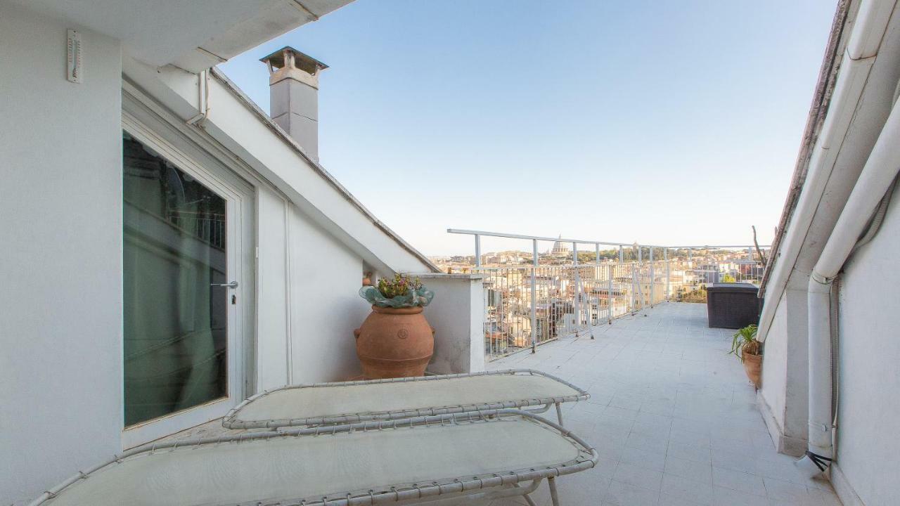In Panorama Penthouse Apartment *