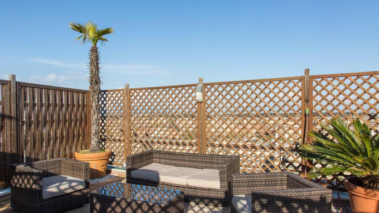 In Panorama Penthouse Apartment *